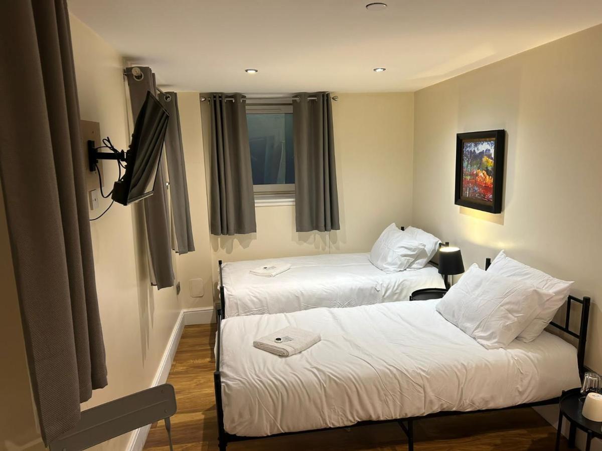 Twin Room With En-Suite — Photos 1